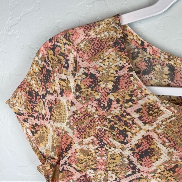 Anthropologie Fynn and Rose Tofino Snakeskin Print 100% Silk Short Sleeve Top XS - Picture 3 of 7